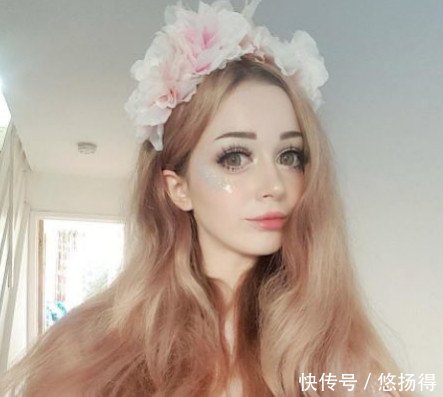 妹子酷爱化妆,日日将自己打扮成芭比娃娃,卸妆后被赞女神