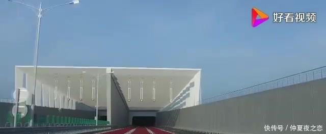 堪称我国最可怜的大桥，世界第一还没坐稳，就被另一座大桥取代！