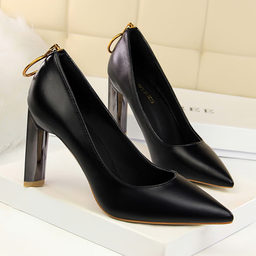 虎背熊腰的我，换上这几些高跟鞋+裙子，美翻天!十个女人九个爱