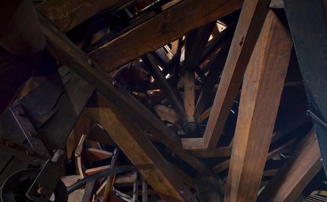 同样是木结构, 巴黎圣母院与中国古建筑有什么不一样?