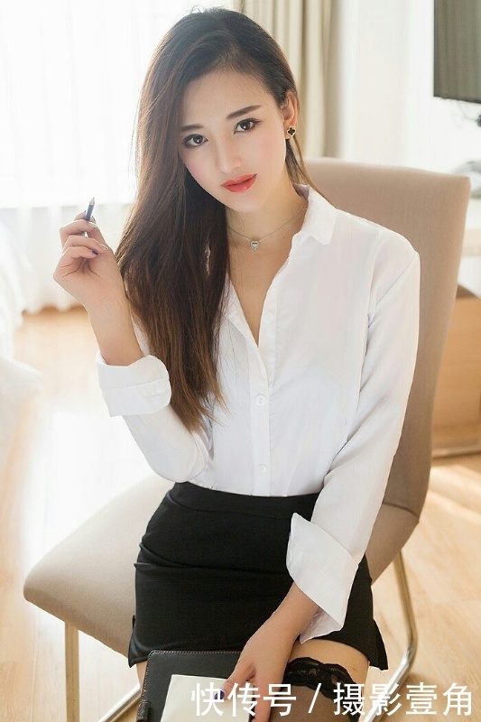 人像摄影：长发女秘书，职场美女
