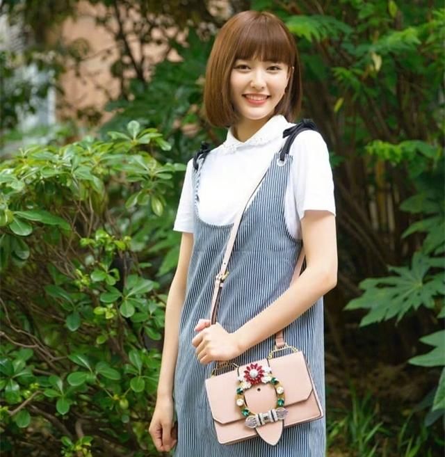 唐嫣这个发型太美了，真的很适合她，感觉年轻了好多