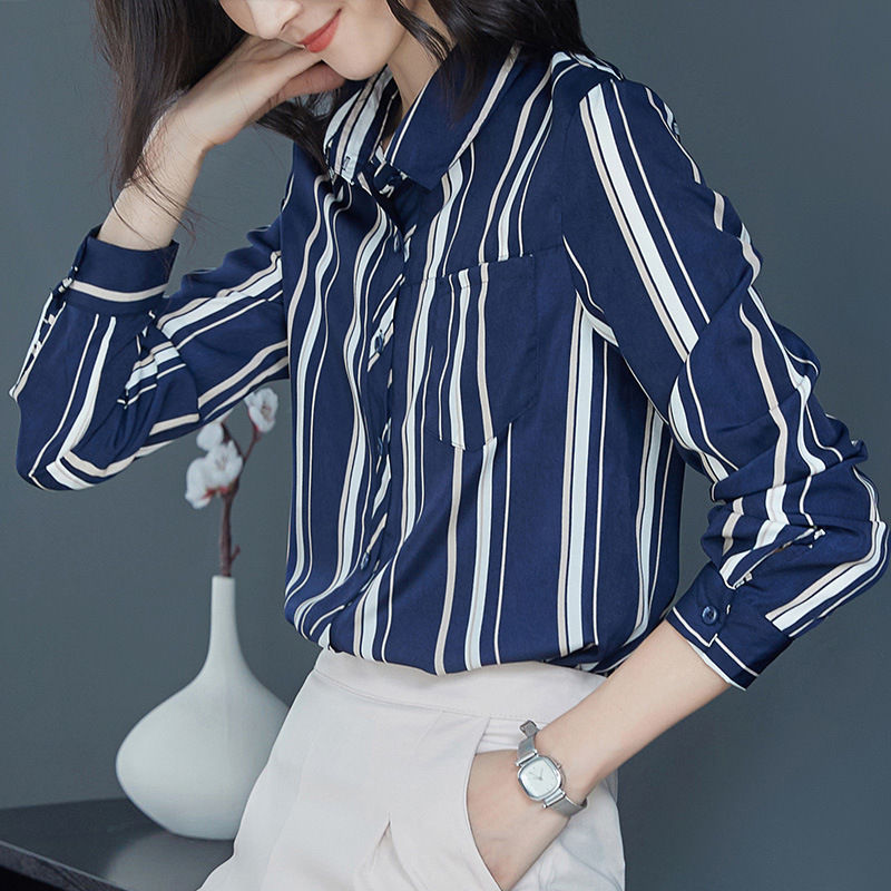 奔4的女人，别再穿“黑丝袜+包臀裙”!瞧这样的套装，嫩减18