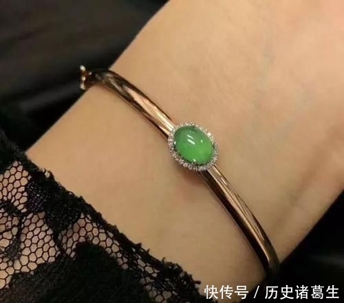  『气质』30上下的女人想要有气质，戴什么翡翠好？一定要选它！