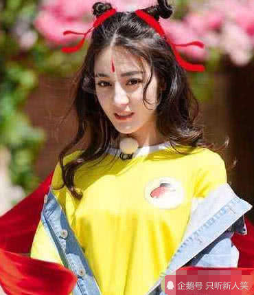 吴宣仪学娜扎的揪揪头,效果竟出奇的好,还不扎起来