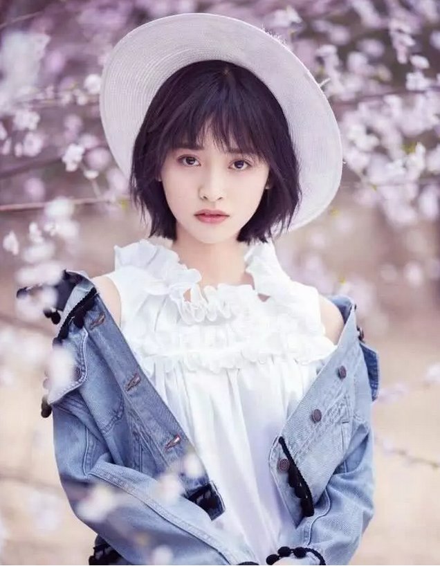 沈月终于衣服变女神!大秀香肩气质爆棚!谁再说她“小粗腿”!