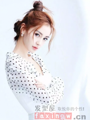 清新甜美的女生丸子头 好看的人都在扎这款发型