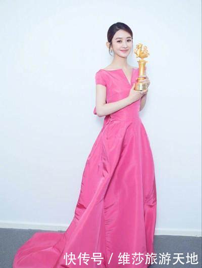 30岁赵丽颖与28岁杨颖同穿粉色长裙，一个嫩成少女，一个老成大妈