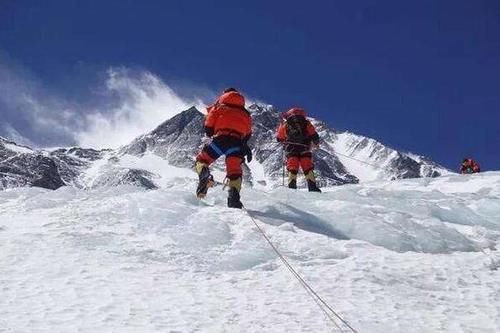 珠穆朗玛峰有一半儿在尼泊尔，为何却归属中国，都是因为这个