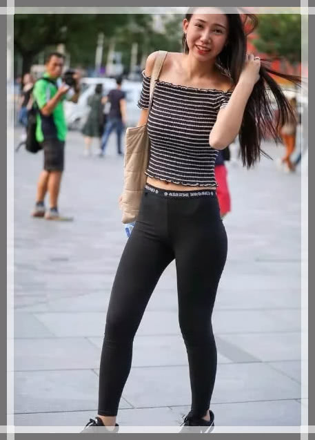 气质小姐姐美似邱淑贞 明媚的微笑倾国倾城