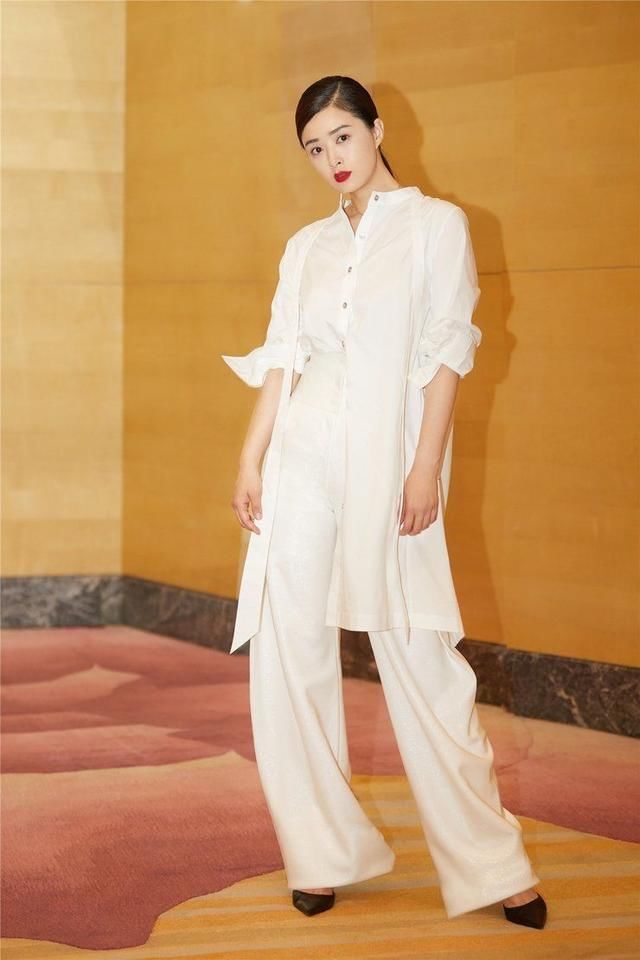 乐基儿脸小身子胖，网友:蒋欣找到了伙伴!