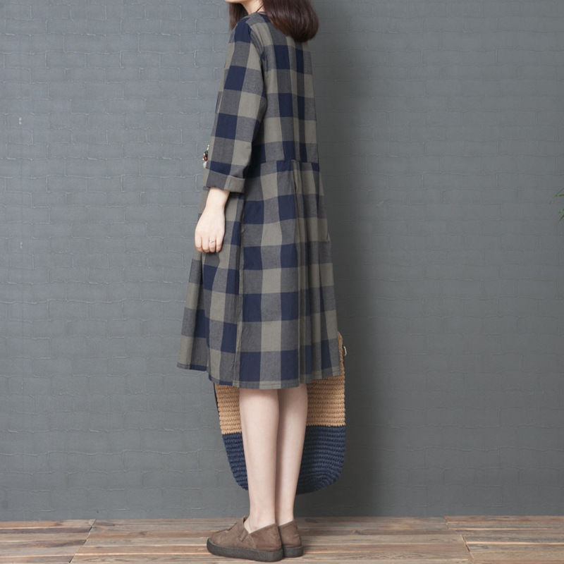 瞧这洋秋裙，魅力十足，下图女人这么穿，优雅又大气，真滴迷死人