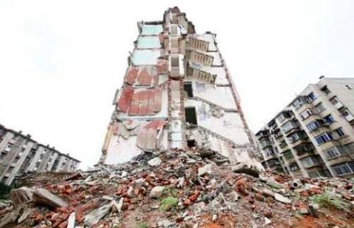  补偿款■房子没有房产证，却遇到拆迁，怎么才能拿到赔偿款呢？