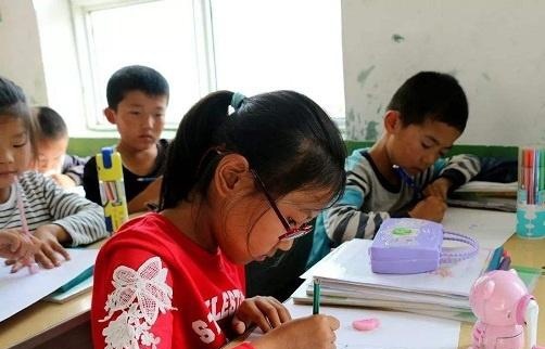 打工族的无奈，辛苦一年，只攒了3万块，父母：不是月薪6000吗？