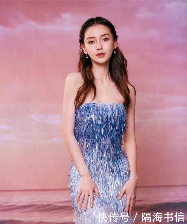 穿搭|Angelababy火了,扎发造型配抹胸连衣裙苗条淑女,不像生过娃的人