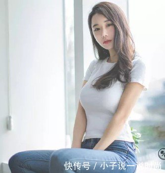 微胖的中年女人，大气有钱却穿一条便宜的紧身牛仔裤，有何用意