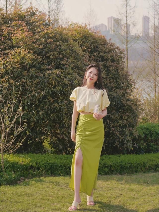  『大胸女性』胸大的女性穿搭显胖又尴尬？这些穿搭小技巧来帮忙，让你更纤细