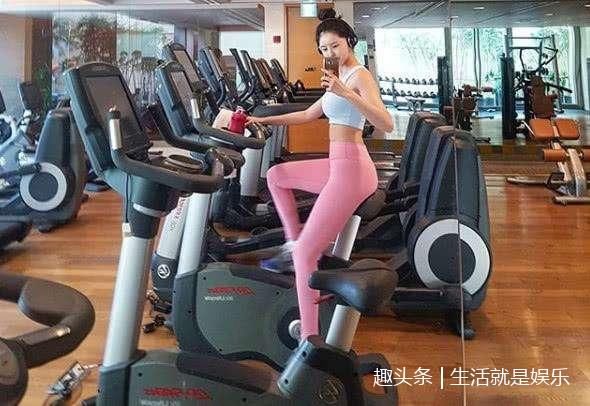 近30岁空姐, 依旧保持令人羡慕的身材, 网友纷纷求“艳遇”