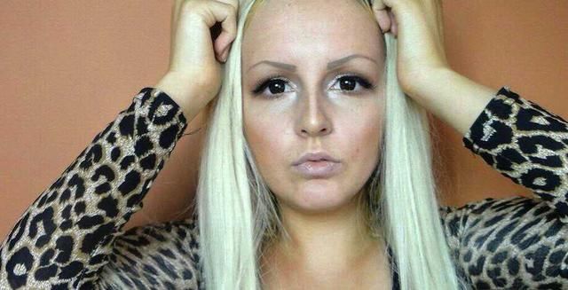 女孩自己变成芭比娃娃，每天化妆4小时，被侵害后的自暴自弃？