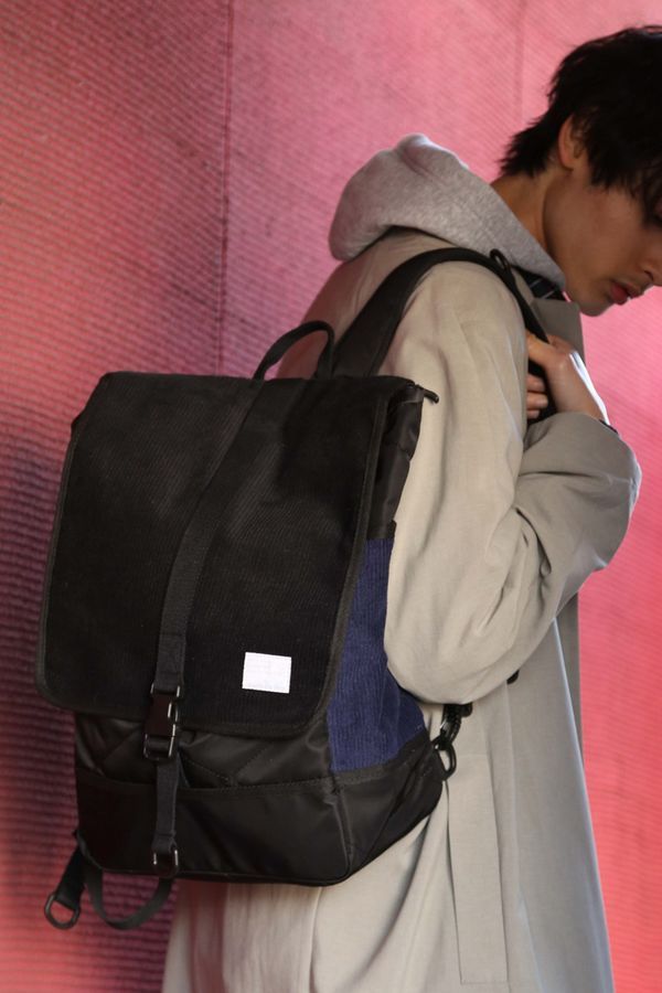 如何通过一个人的背包来判断他是否有趣?