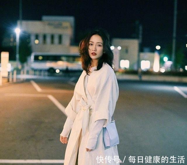 「棒球外套」开春外套别买太多,有这3款就够了!和裤子裙子都合拍,显瘦洋气