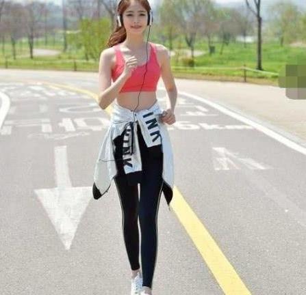 美不胜收的浅色系的打底裤穿搭也很迷人！