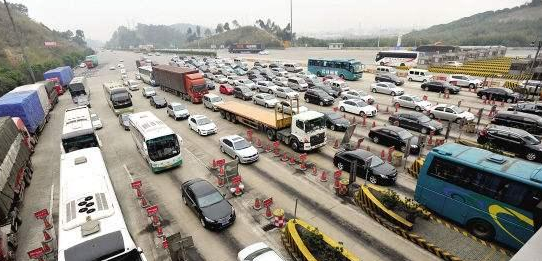 为何高速公路每年收入几千亿，为什么还在喊亏损？内行人说了真相