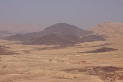 世界第一大坑：长40公里一天都走不完，深坑犹如陨石撞过地球