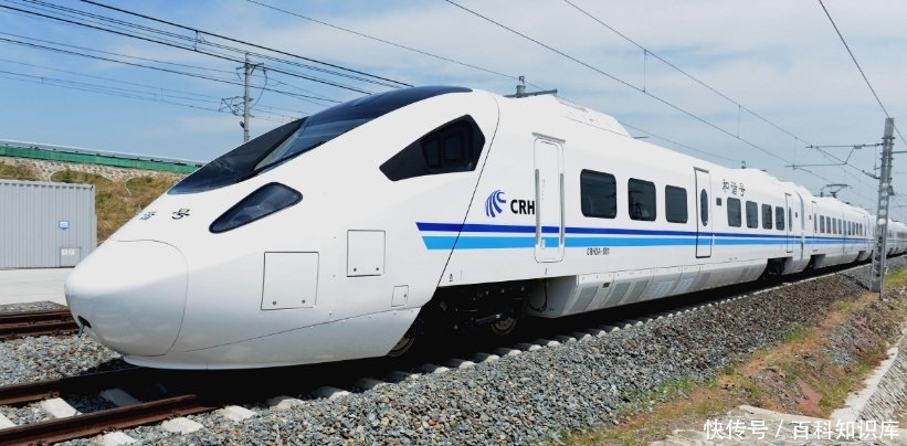 美国姑娘来中国穷游，第一次坐高铁被震撼：这真是中国吗？