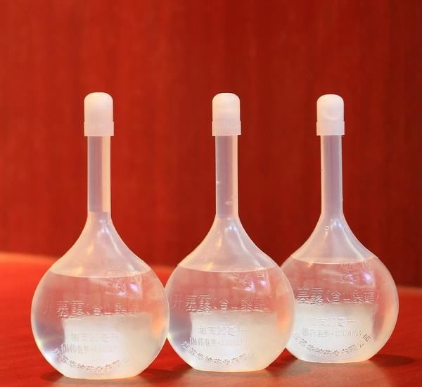 温水碰见开塞露，斑点的死敌出现了，睡前抹一下，皮肤嫩如牛奶