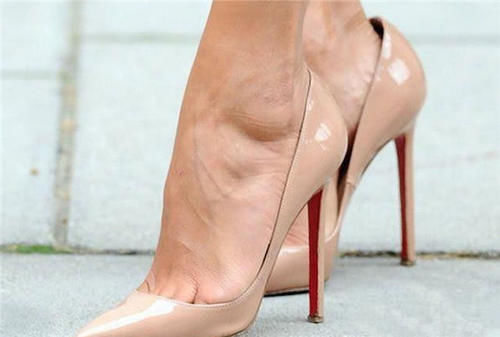  女生@长期穿“高跟鞋”的女生，几年后会有什么变化？过来人说出了真相