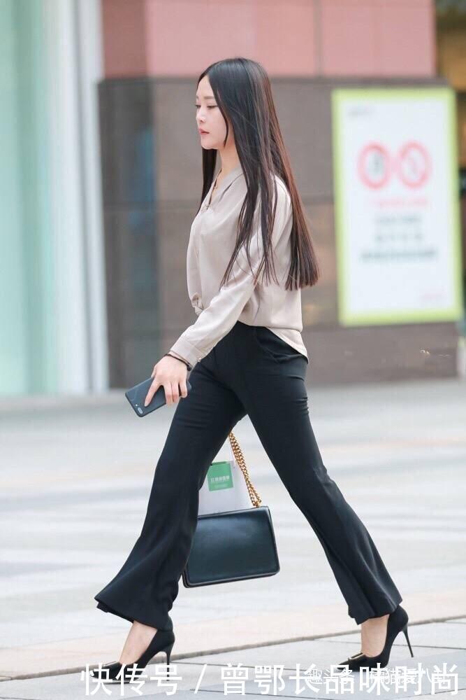 ?的路人街拍,长直发女神身材高挑,穿着更显靓丽,高跟鞋抢镜!!