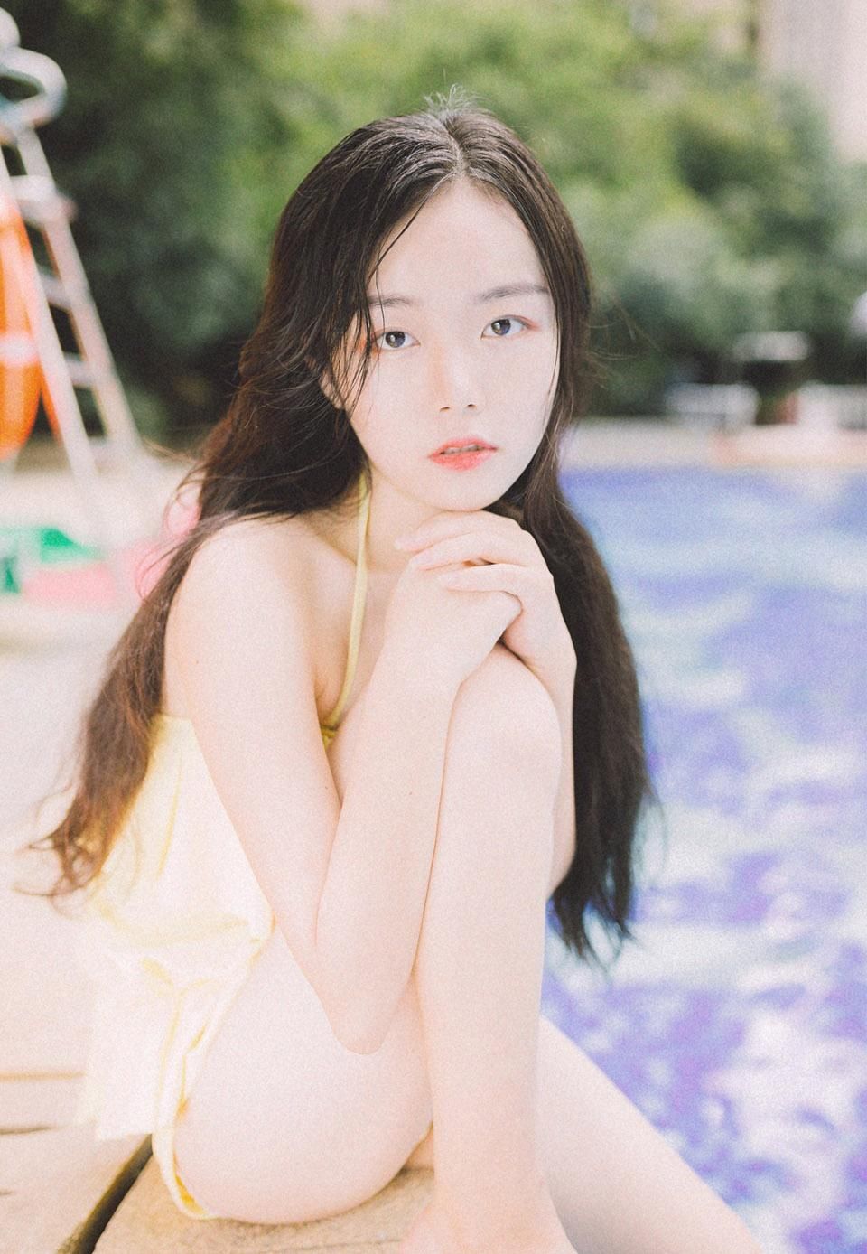 性感泳装美女夏日胶片写真图片