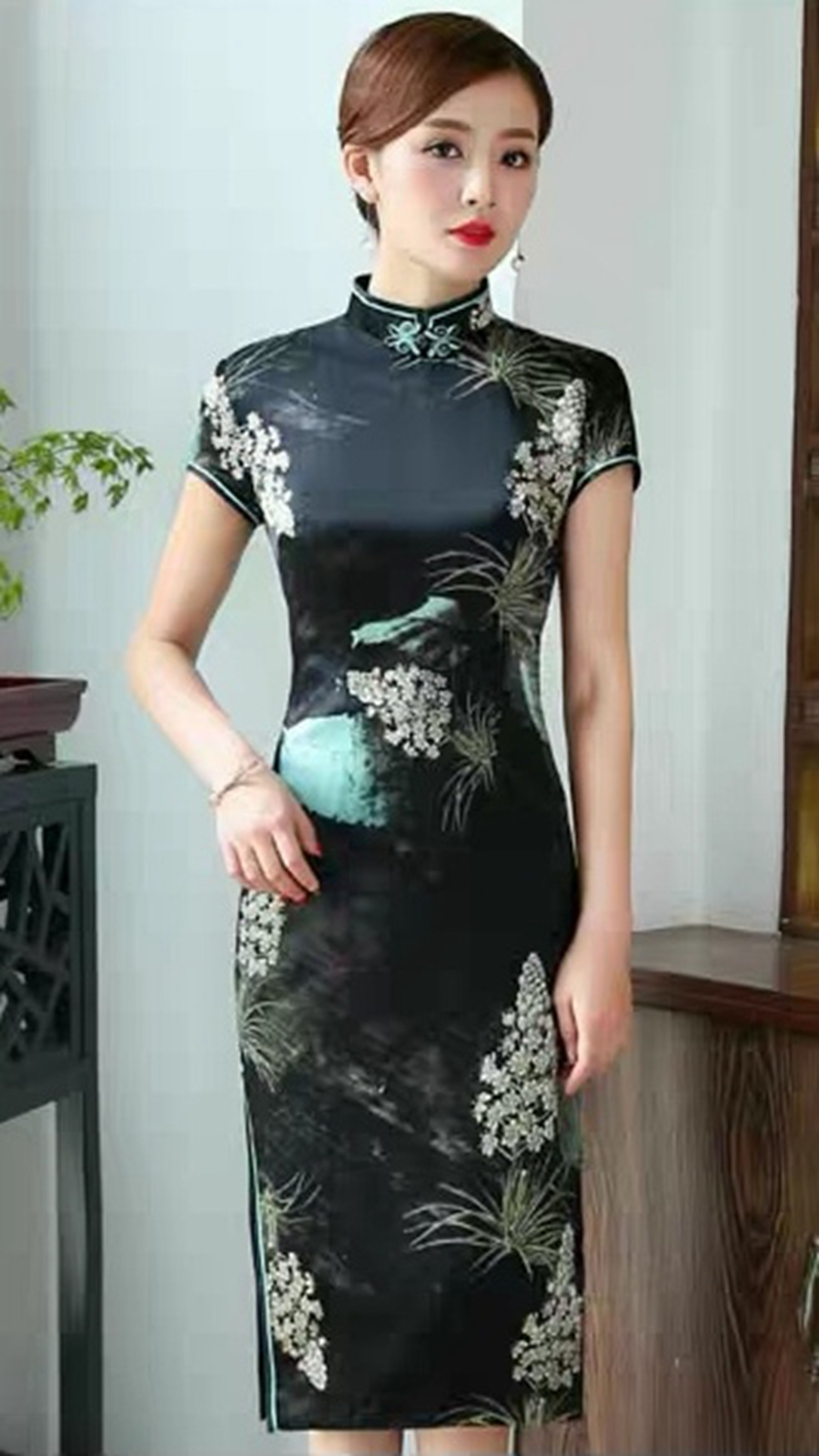 夏季新款日常真丝旗袍裙，中长款晚礼服，深色印花旗袍，高贵冷艳