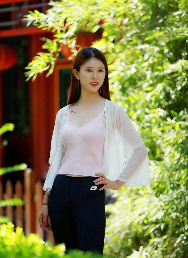 时尚街拍, 漂亮的小姐姐都是一样的，知性优雅，清新迷人