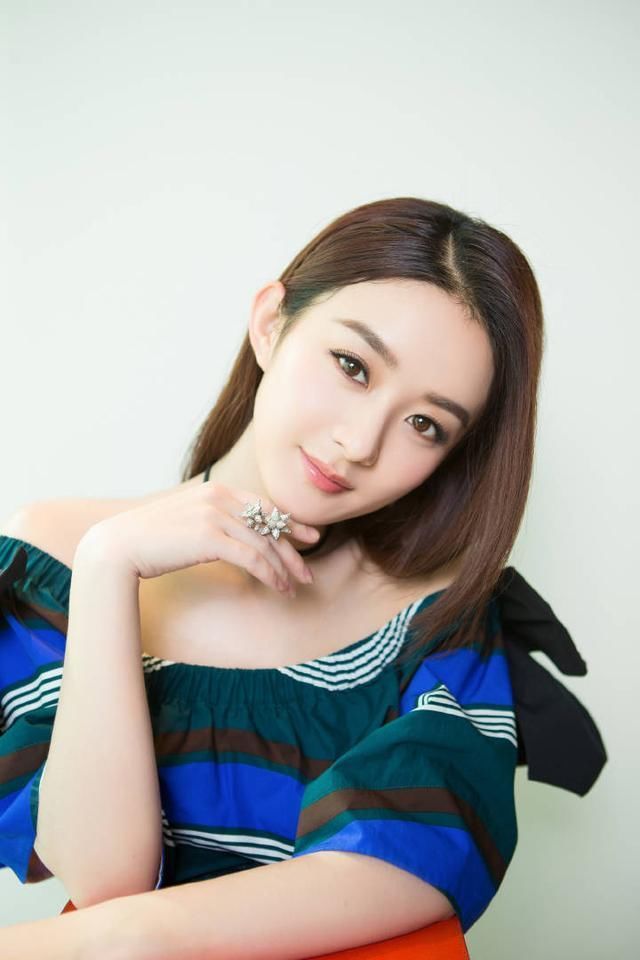 42岁林心如穿1万6礼服同框苏有朋，偏偏撞上赵丽颖，立马看出差距