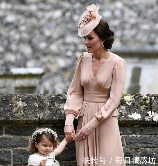 哈里大婚，凯特四穿旧衣低调登场，夏洛特公主吐舌抢镜