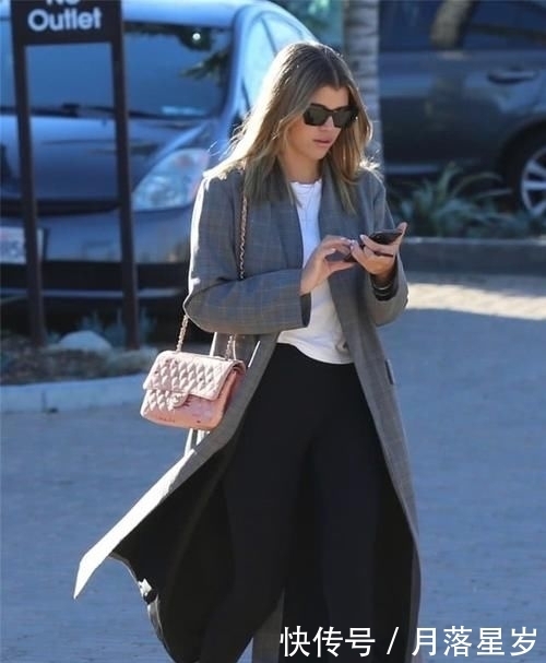 [ 底裤]新潮显腿长，150也能穿，谁说打底裤大势已去？教你4种打底裤穿法