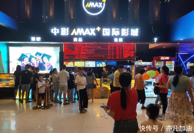  东莞■不要唱衰东莞了，给你们看看东莞黄江镇夜晚的街，满满的