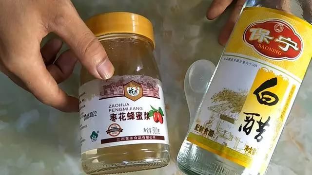 蜂蜜加开塞露小办法，肌肤白白皙净，脸下水水嫩嫩！太实用了