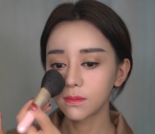  位小姐姐@小姐姐画“白凤九”仿妆，第一眼感觉在开玩笑，看到成品：帝君都分不清！