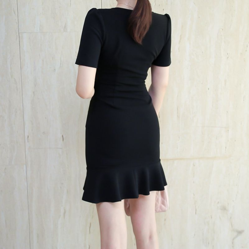 身材丰满的女人穿的性感点，这收腰T恤七八零后女人穿更好看