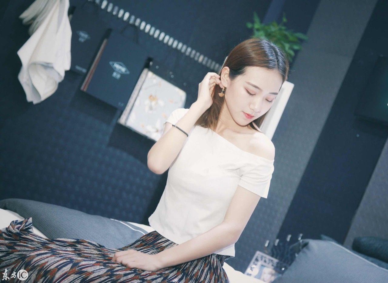 室内摄影:美女就是养眼，玲珑身段性感十足，拍着特别舒心