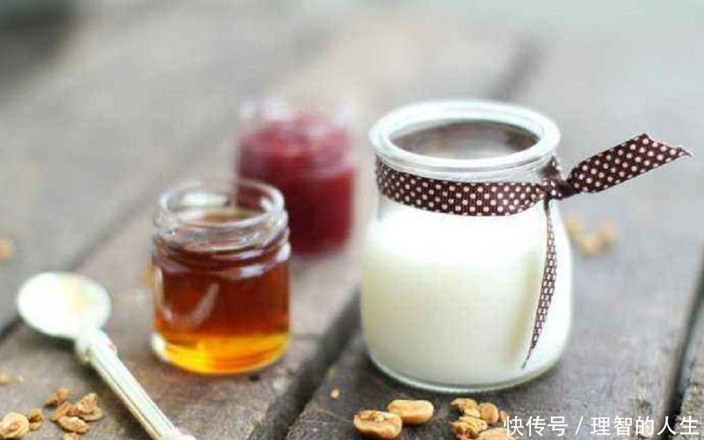 值得■色斑妹子别乱花钱了,用酸奶加它敷脸,美白嫩肤又淡斑,值得收藏
