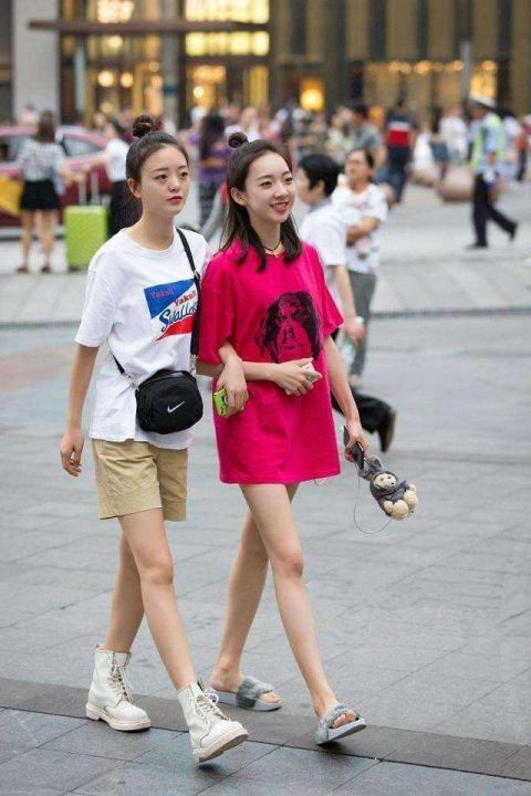  #来点#T恤总是太无趣？今夏来点不一样的短袖单品，穿上就不想脱下！