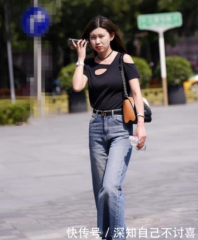  『气质』美女街拍穿搭靓丽的小姐姐，气质紧身裙，彰显出曼妙身材