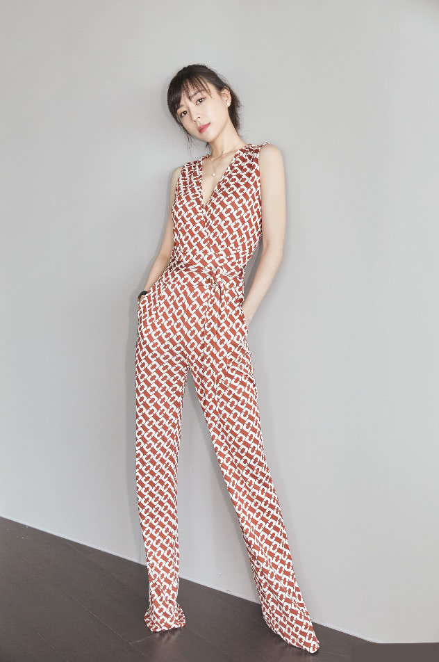 张静初也走歪了，把超丑“驴蹄鞋”再升级，把范冰冰都服了