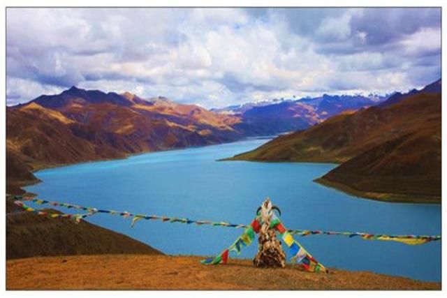  「湖泊」中国最神秘的湖泊，生活近8亿多斤的鱼，但却无人敢钓？