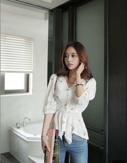 紧身裤让你轻松变身时尚达人，上身更加的显瘦显瘦