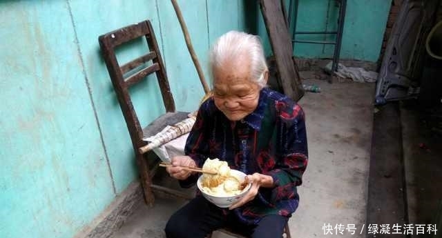  子女@在农村，1960到69年的人，想退休要先搬开“4座山”，你占